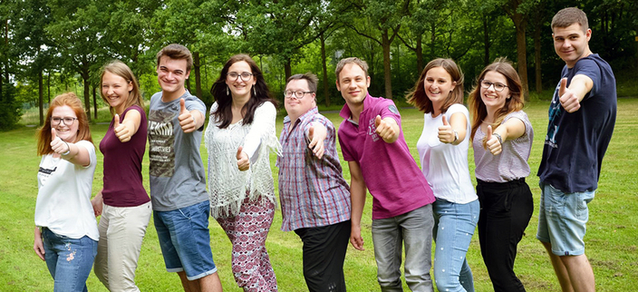 Lebenshilfe-Team auf der Wiese Lebenshilfe-Team auf der Wiese