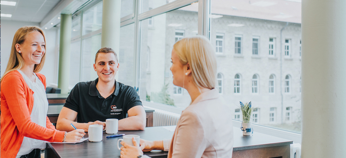 Menschen in der Cafeteria Menschen in der Cafeteria