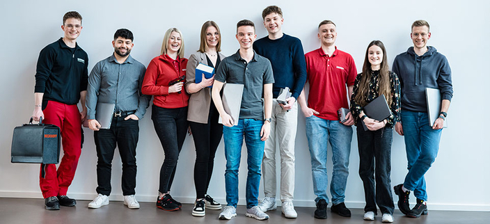 Auszubildene und Studierende der Beckhoff Automation. Auszubildene und Studierende der Beckhoff Automation.