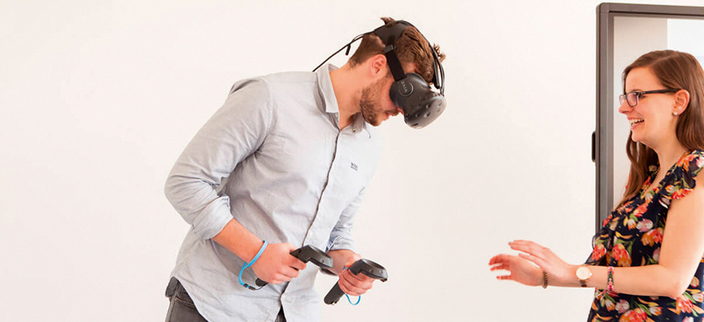 Studierende der Hochschule Biberach mit VR-Brille Studierende der Hochschule Biberach mit VR-Brille