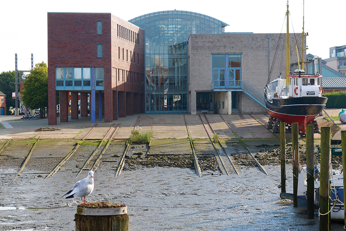 Das Verwaltungsgebäude am Hafen