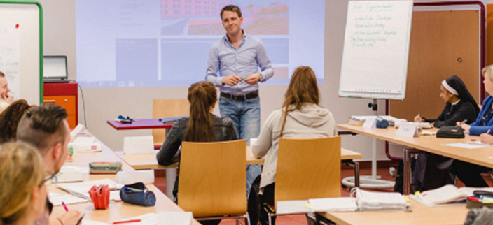 Unterricht an der Akademie St. Franziskus. Katholische Bildungsstätte im Sozial- und Gesundheitswesen GmbH Unterricht an der Akademie St. Franziskus. Katholische Bildungsstätte im Sozial- und Gesundheitswesen GmbH