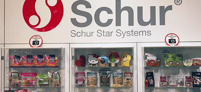 Regal mit Verpackungen von Schur Star Systems Regal mit Verpackungen von Schur Star Systems