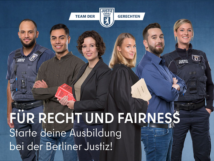 Auszubildende in der Justiz Berlin, Bildaufschrift: Für Recht und Fairness. Starte deine Ausbildung bei der Berliner Justiz. Auszubildende in der Justiz Berlin, Bildaufschrift: Für Recht und Fairness. Starte deine Ausbildung bei der Berliner Justiz.