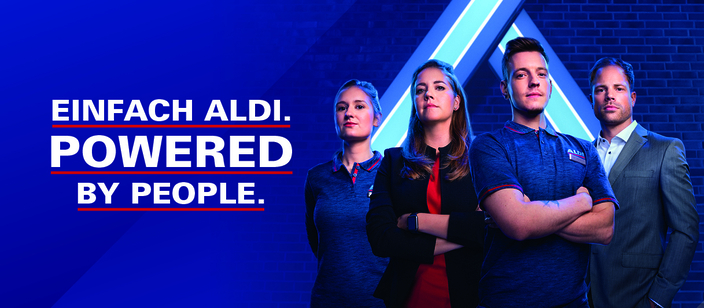 4 Menschen auf Werbekampagne " Einfach ALDI. Powered by people." 4 Menschen auf Werbekampagne " Einfach ALDI. Powered by people."