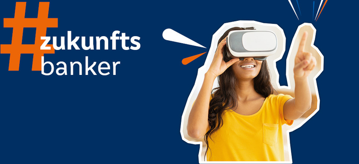 Dunkelblaues Banner mit einer Person die eine Virtual Reality Brille trägt.