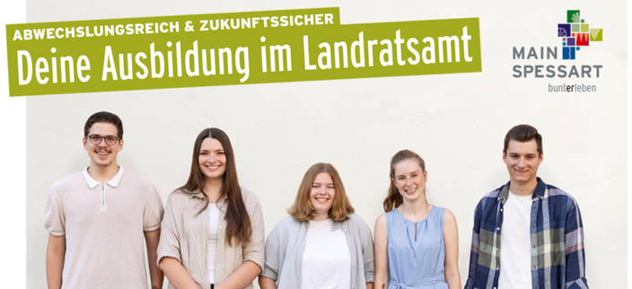 Abwechslungsreich und Zukunftssicher. Deine Ausbildung im Landratsamt. Darunter 5 junge Menschen, die nebeneinander stehen und die Kamera lächeln. Rechts oben das Logo des Landratsamt Main-Spessart Abwechslungsreich und Zukunftssicher. Deine Ausbildung im Landratsamt. Darunter 5 junge Menschen, die nebeneinander stehen und die Kamera lächeln. Rechts oben das Logo des Landratsamt Main-Spessart