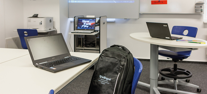 Arbeitsplatz mit Laptop Arbeitsplatz mit Laptop