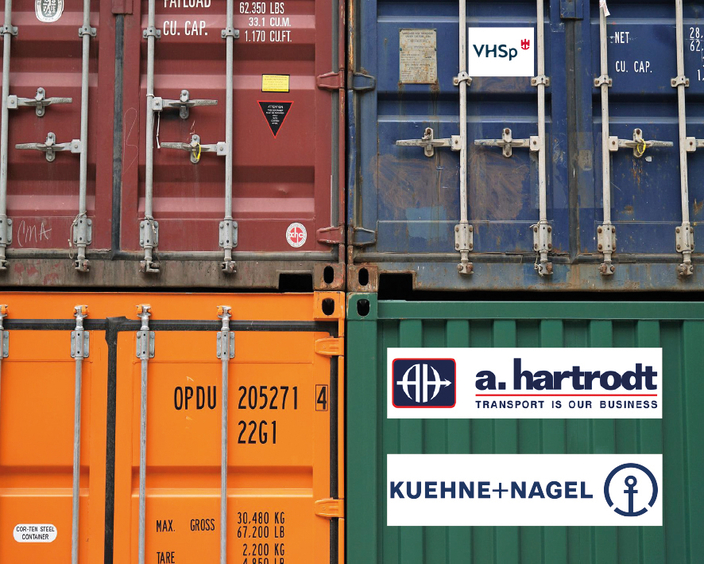 Bildausschnitt von vier über- und nebeneinander stehenden verschiedenfarbigen Containern Bildausschnitt von vier über- und nebeneinander stehenden verschiedenfarbigen Containern