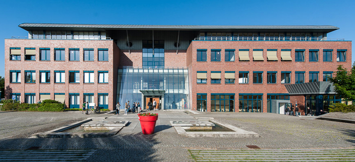 Aussenansicht des Gebäudes der Handwerkskammer Schwerin Aussenansicht des Gebäudes der Handwerkskammer Schwerin