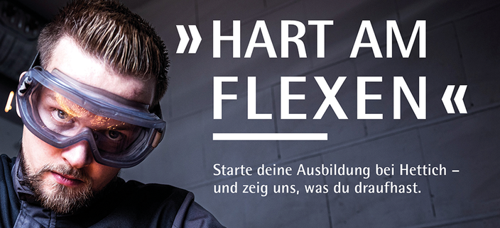 Person mit Schutzbrille, rechts daneben der Slogan "HART AM FLEXEN".
