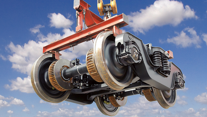 Bauteil Eisenbahn vor Himmel mit Wolken