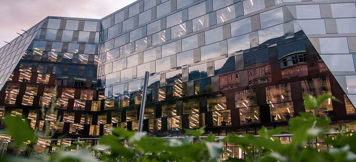 Das Herz der Universität: eine der modernsten Universitätsbibliotheken Europas. Das Herz der Universität: eine der modernsten Universitätsbibliotheken Europas.