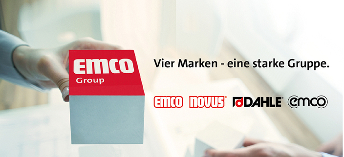 Eine Hand hält einen Würfel mit dem Logo der emco Group, Bildaufschrift: Vier Marken – eine starke Gruppe. Eine Hand hält einen Würfel mit dem Logo der emco Group, Bildaufschrift: Vier Marken – eine starke Gruppe.