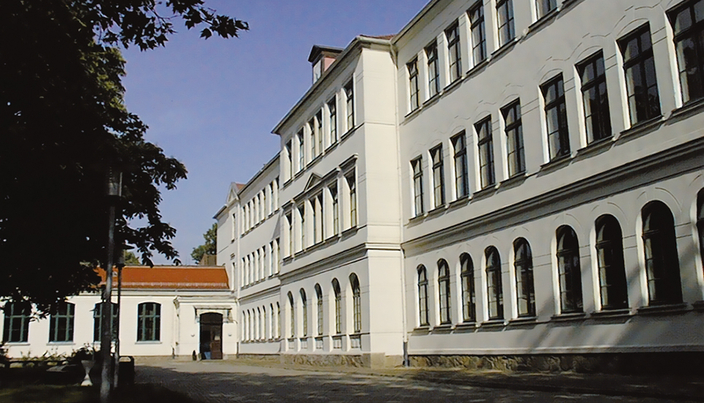 Ansicht Schulgebäude von außen Ansicht Schulgebäude von außen