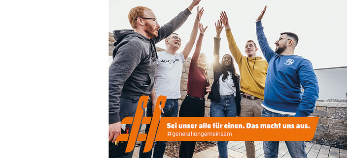 Azubis halten die Hände hoch Azubis halten die Hände hoch