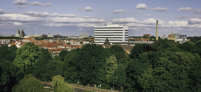 Das Gebäude der Hochschule Bremen mit Umgebung bei bewölktem Himmel Das Gebäude der Hochschule Bremen mit Umgebung bei bewölktem Himmel