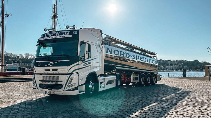Ein LKW der Nord-Spedition GmbH & Co KG am Hafen Ein LKW der Nord-Spedition GmbH & Co KG am Hafen