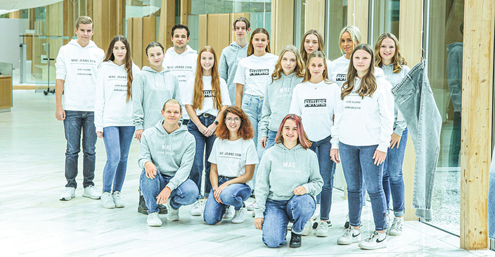 Mitarbeitende der MAC Mode GmbH & Co. KGaA Mitarbeitende der MAC Mode GmbH & Co. KGaA