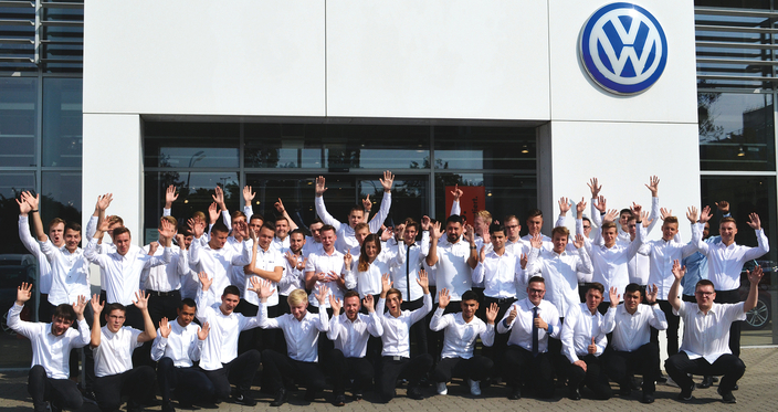 Gruppenfoto der Auszubildenden der Volkswagen Group Retail Deutschland
