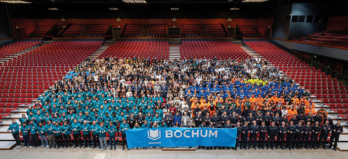 Gruppenfoto aller Auszubildenden im RuhrCongress Bochum Gruppenfoto aller Auszubildenden im RuhrCongress Bochum