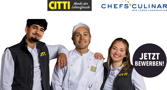 Logo CITTI Markt und CHEFS CULINAR Nord und drei lächelnde Azubis aus verschiedenen Bereichen Logo CITTI Markt und CHEFS CULINAR Nord und drei lächelnde Azubis aus verschiedenen Bereichen