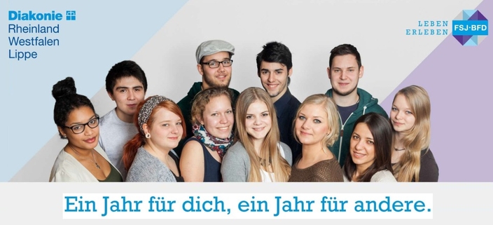 Gruppenbild mit Spruch: Ein Jahr für dich, ein Jahr für andere. Gruppenbild mit Spruch: Ein Jahr für dich, ein Jahr für andere.