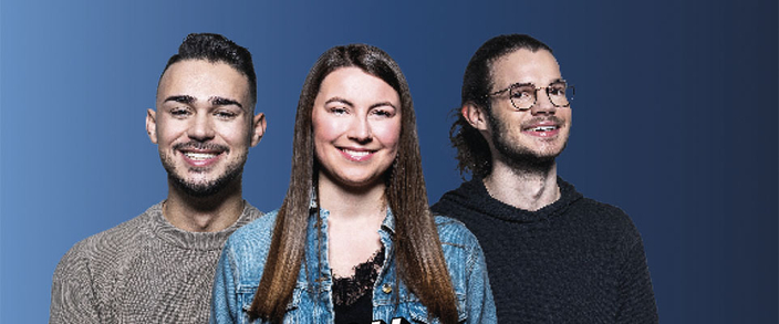 Drei Personen lächeln in die Kamera. Drei Personen lächeln in die Kamera.
