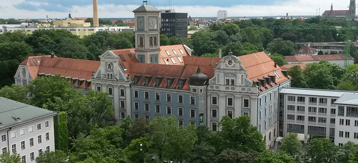 Blick auf das Landratsamt-Gebäude aus der Vogelperspektive