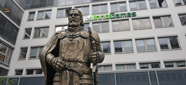 Statue eines Videospiel-Charakters vor dem Gebäude von InnoGames