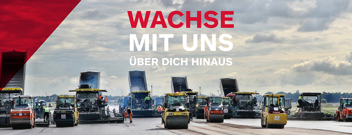 Zahlreiche Baumaschinen vor einem bewölktem Himmel, Bildaufschrift: Wachse mit uns über dich hinaus