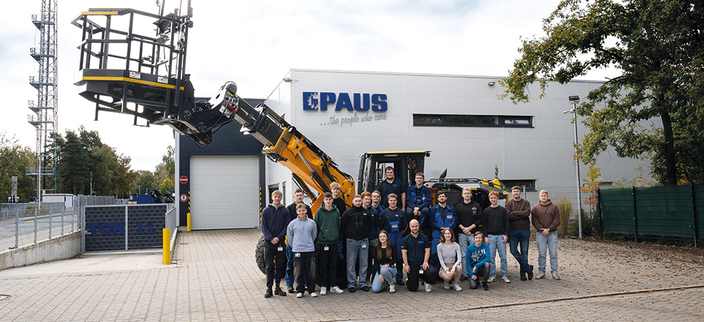 Team der Firma Paus draußen als Gruppenfoto Team der Firma Paus draußen als Gruppenfoto