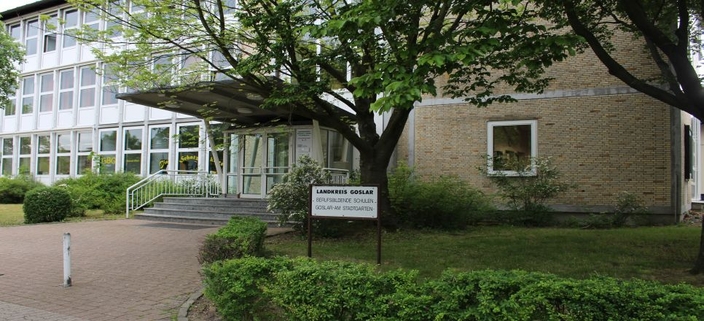 Aussenansicht des Schulgebäudes Aussenansicht des Schulgebäudes
