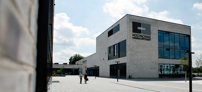 Das Gebäude der Hochschule Hamm-Lippstadt bei schönem Wetter Das Gebäude der Hochschule Hamm-Lippstadt bei schönem Wetter