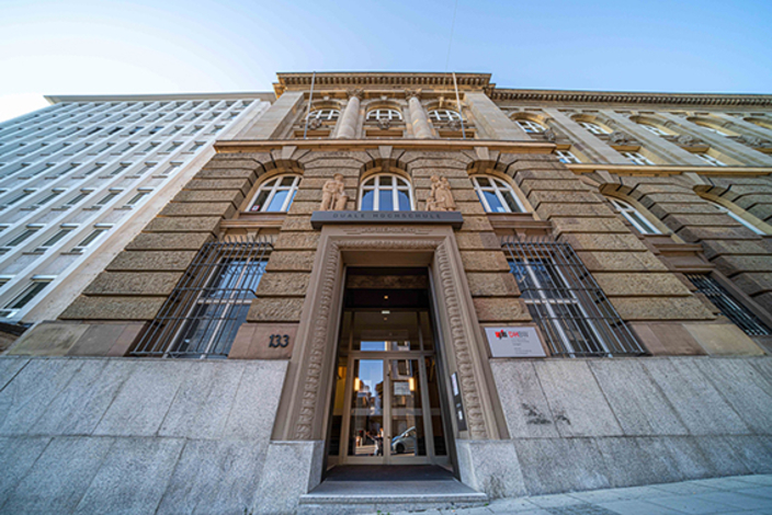 Eingang des historischen Gebäudes der DHBW Stuttgart Eingang des historischen Gebäudes der DHBW Stuttgart