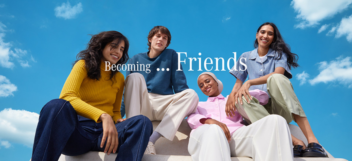  Kampagnenbild Gruppe junger Menschen "Becoming … Freinds"