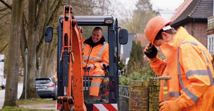 Mitarbeitende der Leitungsbau Nord GmbH bei der Arbeit Mitarbeitende der Leitungsbau Nord GmbH bei der Arbeit