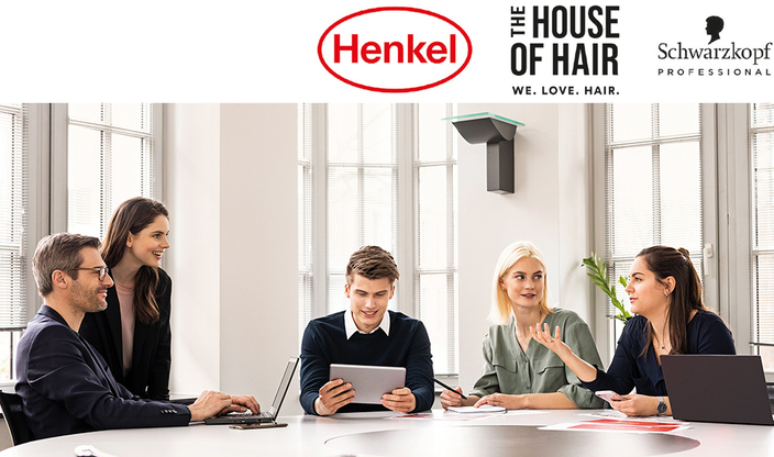 Logo Henkel und fünf Mitarbeitende am Tisch im Gespräch Logo Henkel und fünf Mitarbeitende am Tisch im Gespräch