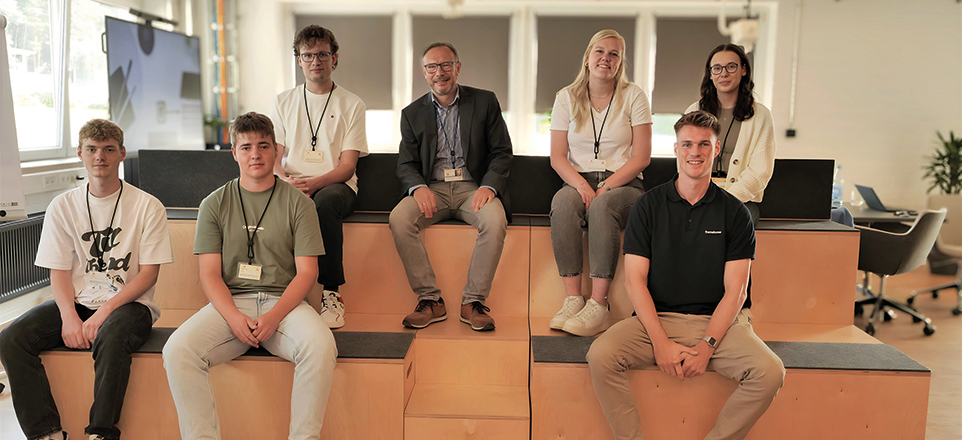 Gruppenbild der Auszubildenden von Advanced Nuclear Fuels