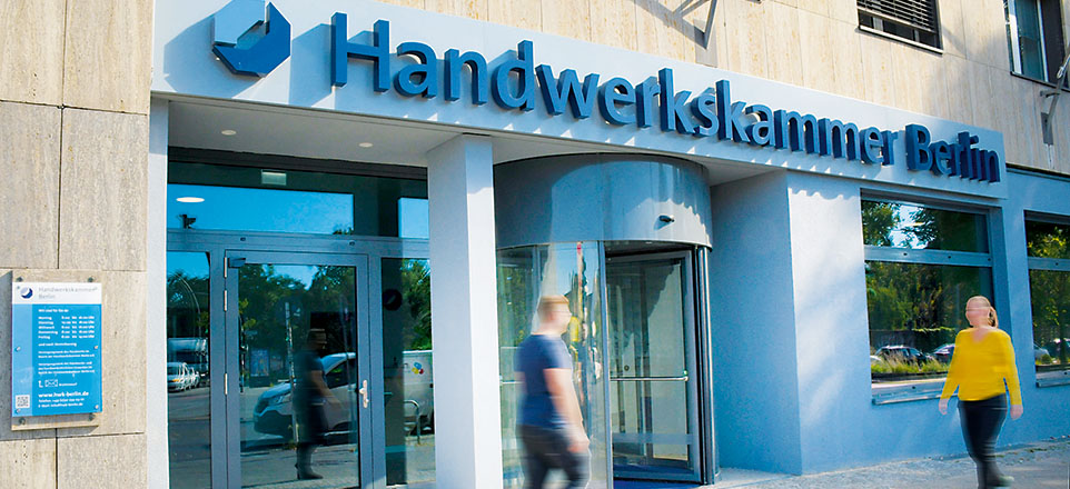 Eingang zum Gebäude der Handwerkskammer Berlin 