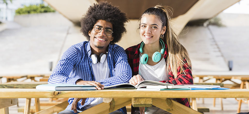 Studierende der ISBA – Internationale Studien- und Berufsakademie Studierende der ISBA – Internationale Studien- und Berufsakademie