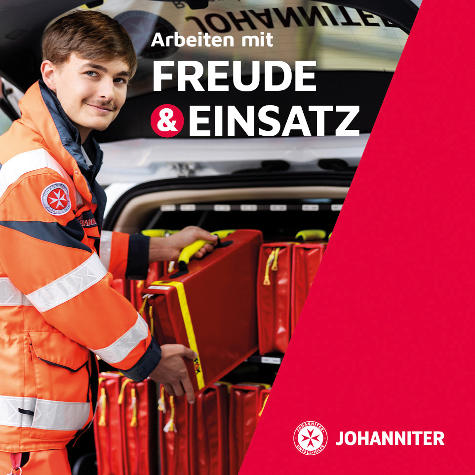 Junger Mann in Johanniter-Kleidung im Einsatz.