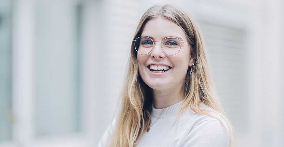 Lächelnde Person 
