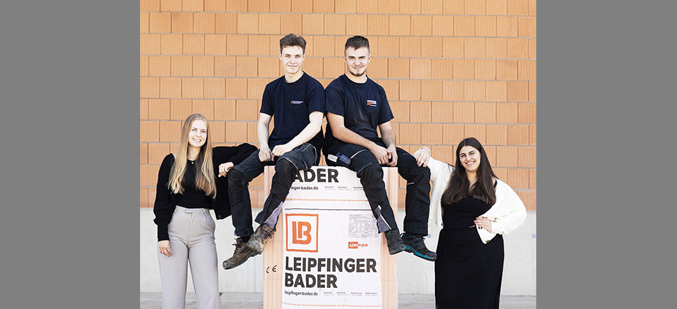 Vier Auszubildende der Leipfinger-Bader GmbH Vier Auszubildende der Leipfinger-Bader GmbH