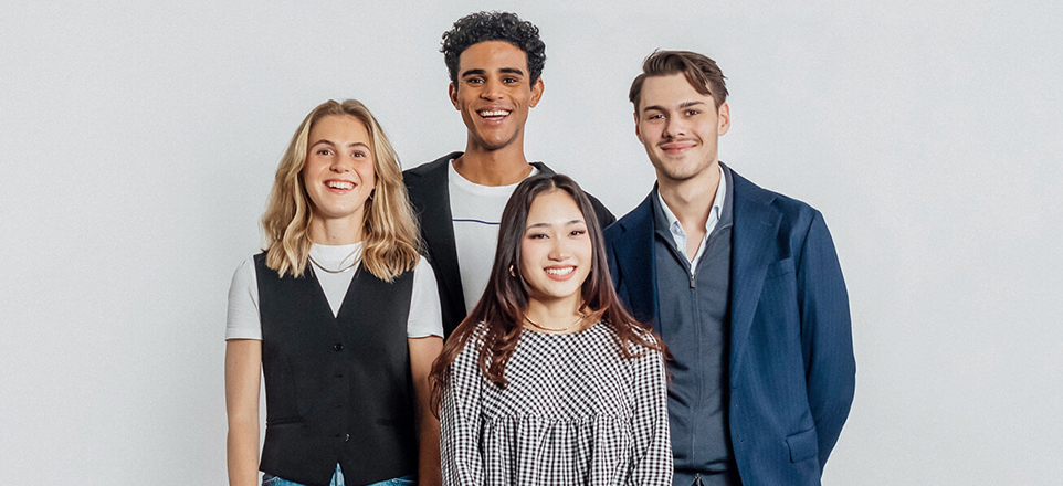 Vier Kunge Menschen – Gruppenbild