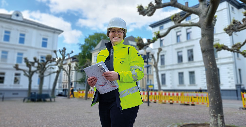 Mitarbeiterin der MWB bei der Arbeit Mitarbeiterin der MWB bei der Arbeit