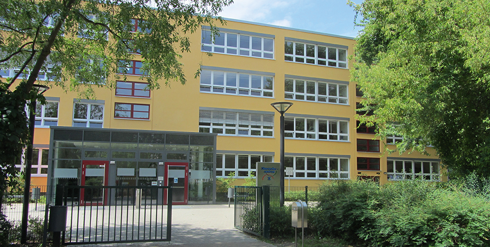 Gebäude des Oberstufenzentrum 2 Wirtschaft und Verwaltung – Europaschule Gebäude des Oberstufenzentrum 2 Wirtschaft und Verwaltung – Europaschule