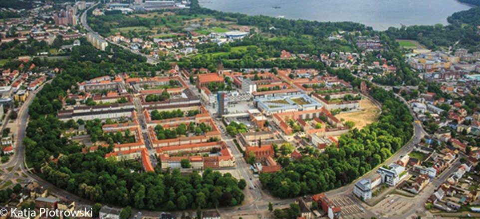 Luftaufnahme der Stadt.